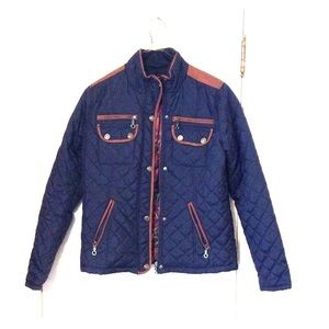 Light puffer coat; perfect for spring and fall! 🍁